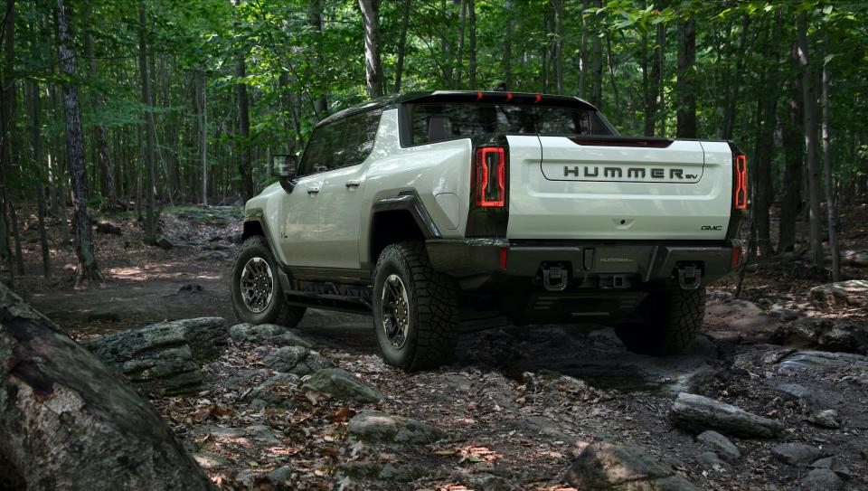 2022 GMC HUMMER EV 040