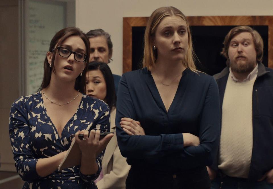 <p>Erzählt wird “Mistress America” zwar aus der Perspektive einer 18-jährigen Studentin (Lola Kirke), doch es ist vor allem Greta Gerwigs temperamentvolle Lebenskünstlerin, der die Herzen der Zuschauer gehören. Die Schauspielerin legt die Figur als Variation des Titelcharakters in “Frances Ha” an: Wie jene Möchtegern-Tänzerin ist auch Brooke eine Frau, die vieles anpackt und in allem scheitert - und dabei doch nicht einknickt. Das ist nicht nur identifikationsstiftend, sondern auch dem Leben abgeschaut. Denn genau das ist das Leben doch: eine endlose Abfolge von Höhe- und Tiefpunkten - ohne Gewähr, dass man am Ende am Höhepunkt bleibt. Alles im Leben können nur die strahlenden Zupack-Helden des Kinos erreichen.</p><p>(Bild: 20th Century Fox)</p>