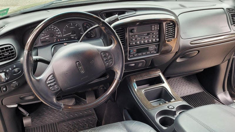 2002 Lincoln Blackwood interior