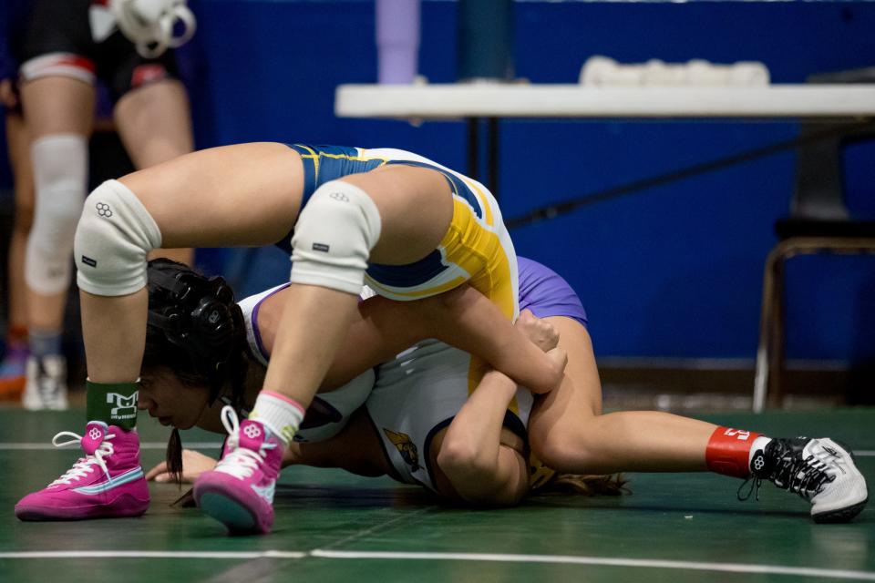 Franklin's Jubilee Rendon wrestles Eastwood's Lupita Moreno in the championship finals for the 100-pound title at the 45th Annual Bowie Wrestling Invitational on Saturday, Jan. 20, 2024.