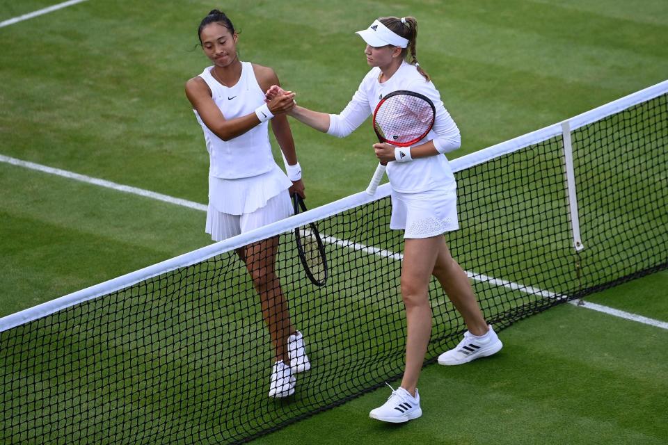 Qinwen Zheng (left) and Elena Rybakina shakes hands after their third-round match at Wimbledon.