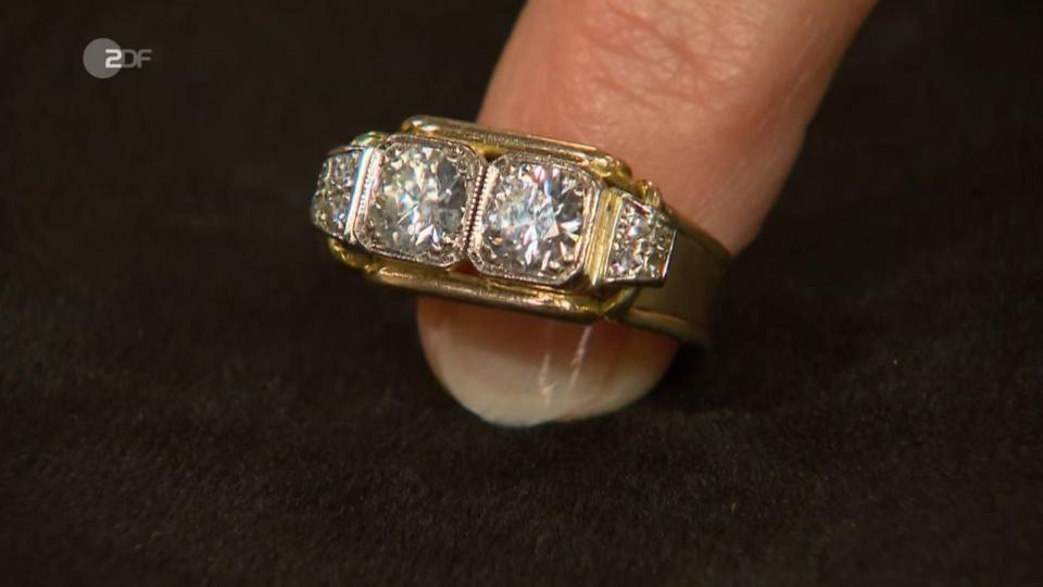 Den Ring mit Diamanten aus den 1930er- oder 40er-Jahren schätzte die Expertin auf 3.000 bis 3.500 Euro. (Bild: ZDF)
