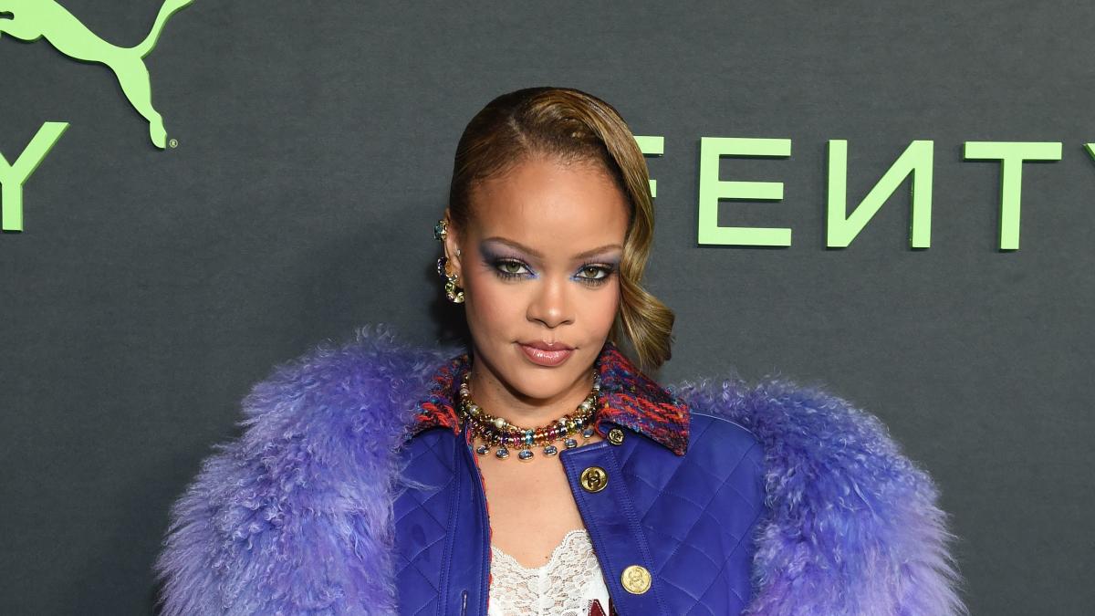 Rihanna Returns to the Red Carpet in an Electric-Purple Fur Coat and ...