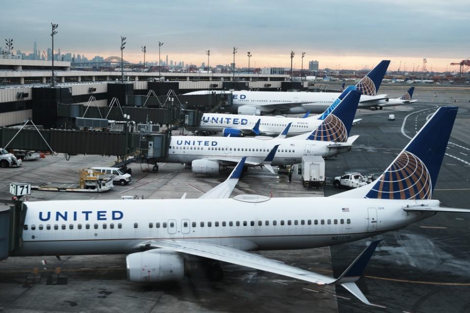 United Airlines planes sit on the runway at Newark Liberty International Airport (Getty Images)