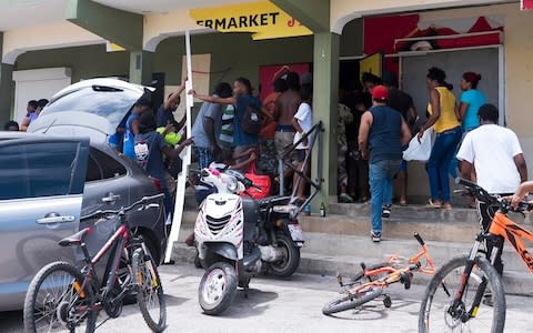 People loot a store on September 7, 2017 in Quartier-d'Orleans on the French Carribean island of Saint-Martin, after the passage of Hurricane Irma - Credit: AFP