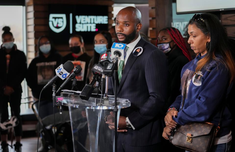 Tue., Dec. 2, 2021; Columbus, Ohio, USA; Sean Walton, attorney for the family of Casey Goodson Jr., center, speaks during a press conference at the Huntington Empowerment Center. Walton spoke following the indictment of former Franklin County Sheriff’s Deputy Jason Meade on murder charges stemming from the 2020 police shooting death of Goodson. 