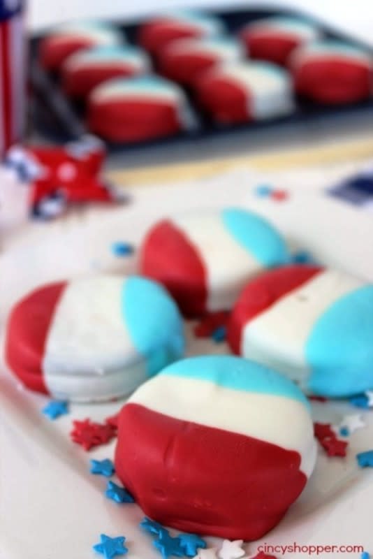 <p>CincyShopper</p><p>For a last-minute treat on Memorial Day, whip up these easy colorful Oreos.</p><p><strong>Get the recipe: <a href="http://cincyshopper.com/patriotic-dipped-oreo-cookies/" rel="nofollow noopener" target="_blank" data-ylk="slk:Patriotic Dipped Oreo Cookies;elm:context_link;itc:0;sec:content-canvas" class="link ">Patriotic Dipped Oreo Cookies</a></strong></p>
