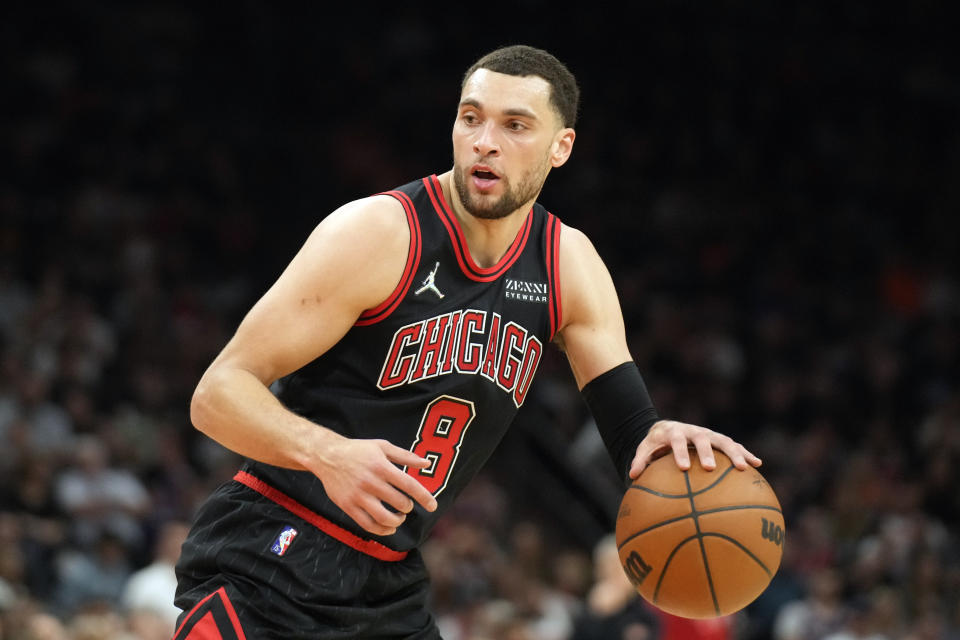 Chicago Bulls guard Zach LaVine is battling knee issues late in the season. (AP Photo/Rick Scuteri)