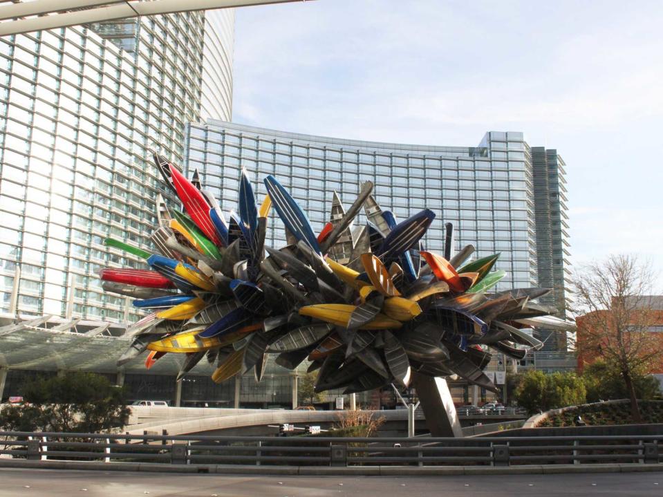 las vegas art canoes Nancy Rubins big edge