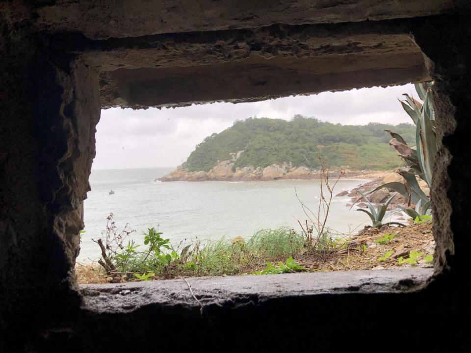 馬祖每一座碉堡都是看海的最佳視野。（攝於77據點）