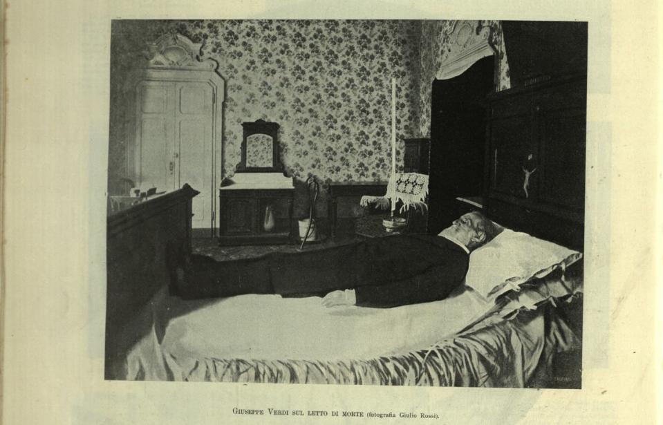 <span class="caption">Verdi en su lecho de muerte. Fotografía de Giulio Rossi. _L'Illustrazione italiana_, año XXVIII, nº 5, 3 de febrero de 1901</span> <span class="attribution"><a class="link " href="http://digiteca.bsmc.it/?l=periodici&t=Illustrazione%20italiana%28L%60%29#" rel="nofollow noopener" target="_blank" data-ylk="slk:Biblioteca di Storia Moderna e Contemporanea de Italia;elm:context_link;itc:0;sec:content-canvas">Biblioteca di Storia Moderna e Contemporanea de Italia</a></span>