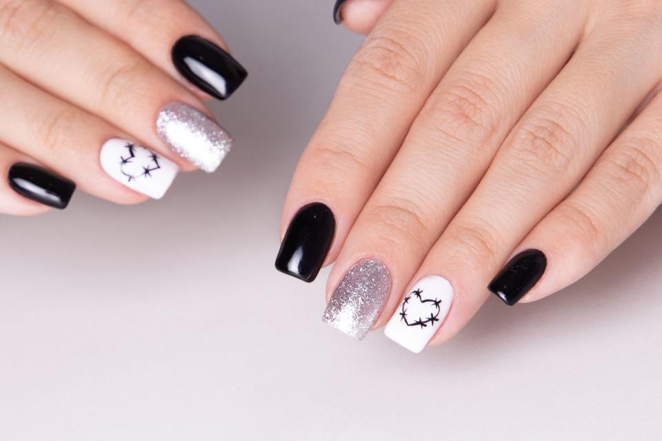 valentines day nail ideas black and silver thorny heart
