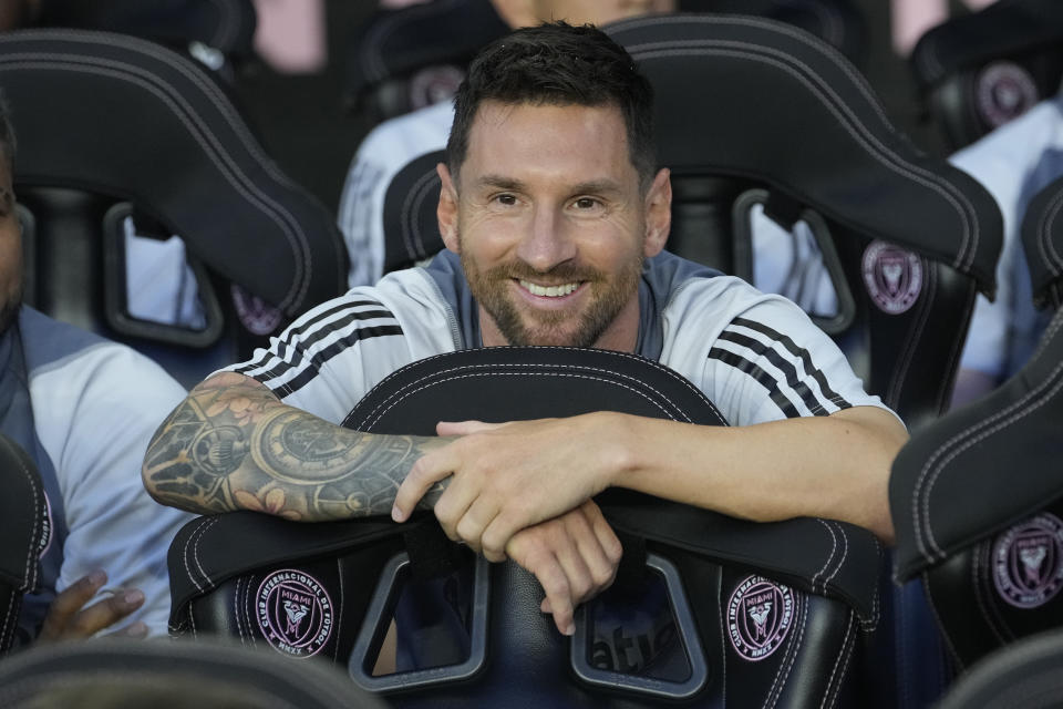 El argentino Lionel Messi, del Inter Miami, sonríe antes del partido ante Cruz Azul de México, el viernes 21 de julio de 2023, en Fort Lauderdale, Florida (AP Foto/Lynne Sladky)