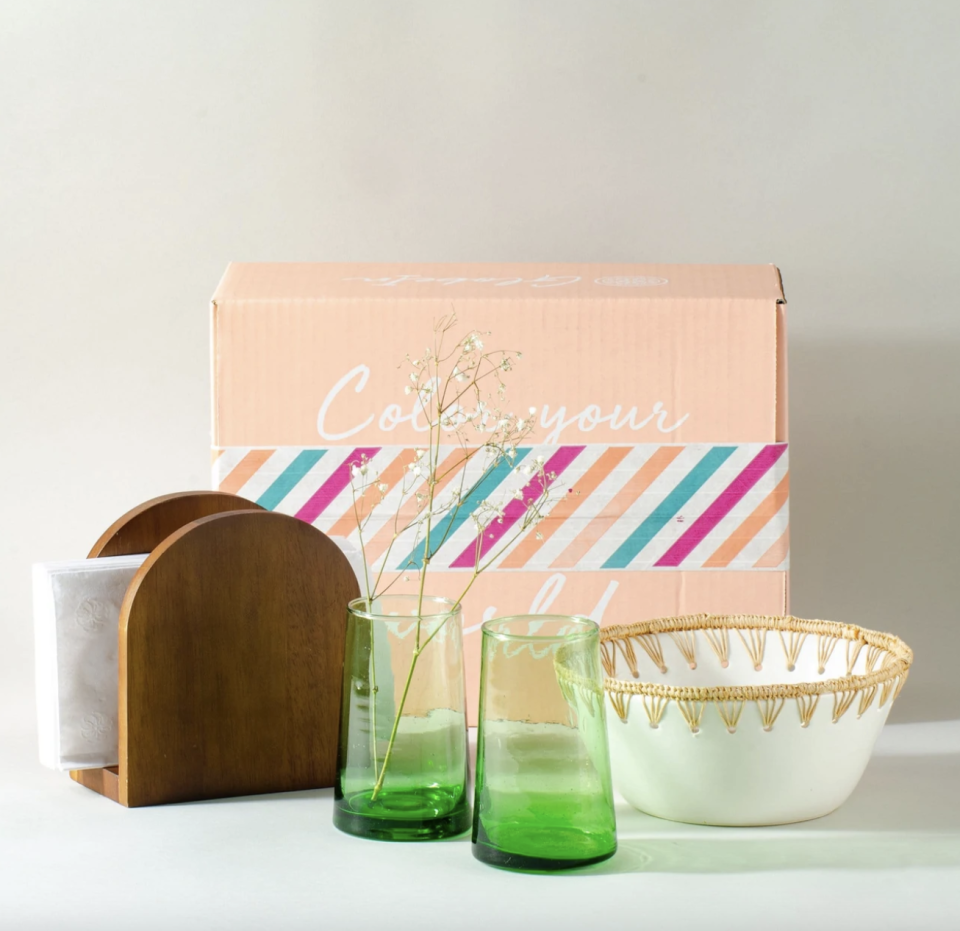 Bash Box with napkin holder, green cups and white bowl (Photo via GlobeIn)