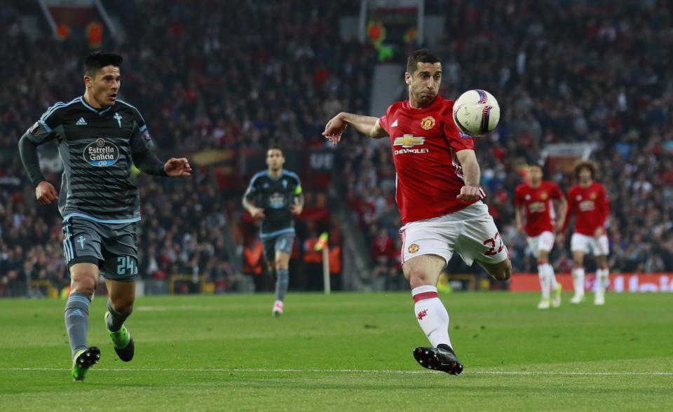 <p>Manchester United’s Henrikh Mkhitaryan shoots over </p>