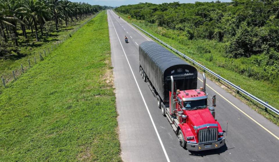 Camioneros en Colombia podrán acceder a créditos para renovar sus vehículos. Foto: MinTransporte.