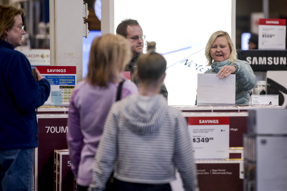 Shoppers search for deals in Best Buy in Lone Tree, Colorado. (Credit: Michael Ciaglo/Getty Images)