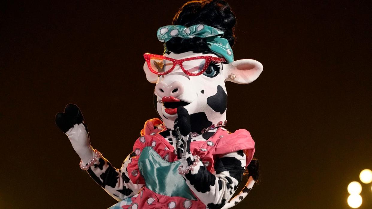  Cow on The Masked Singer. 