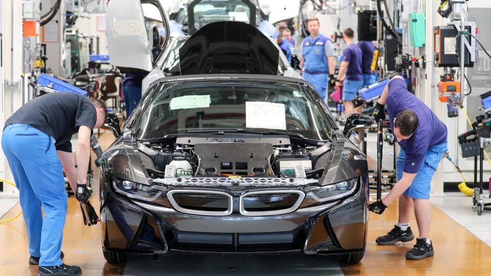 Elektroautos sind auch in der Krise gefragt - dieser Plug-in-Hybrid-Sportwagen von BMW gehört allerdings zu den teuersten am Markt.