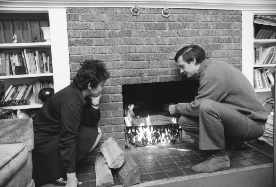 Actor Alan Alda and his wife Arlene enjoy simple holiday activities at their home in Leonia, N.J. in Dec. 17, 1969.