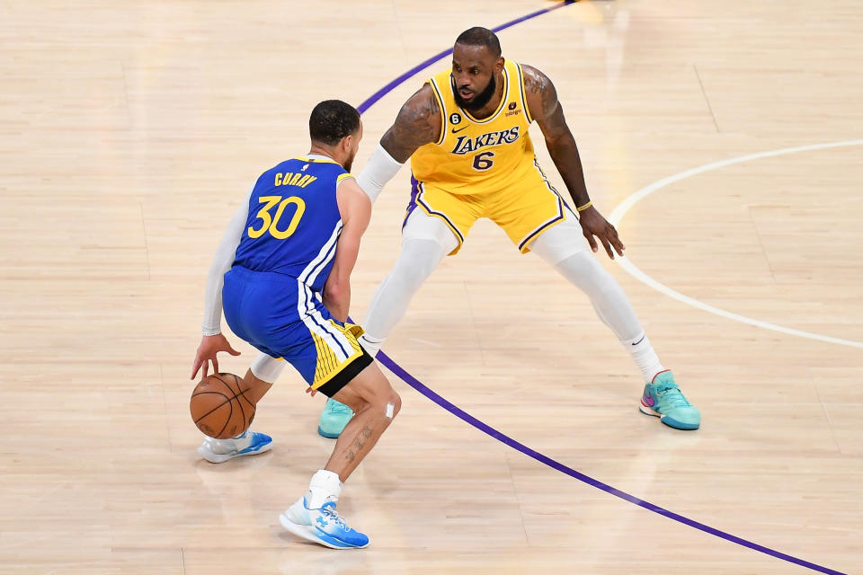 自NBA 2013-14賽季以來，誰的超遠三分球命中率最高？答案一點都不讓人意外，就是三分球王Stephen Curry，而LeBron James也名列前5。（Photo by Allen Berezovsky/Getty Images）