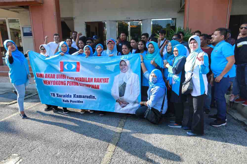 PKR supporters gather outside the party's headquarters in Petaling Jaya January 18, 2020. ― Pictures by Ahmad Zamzahuri