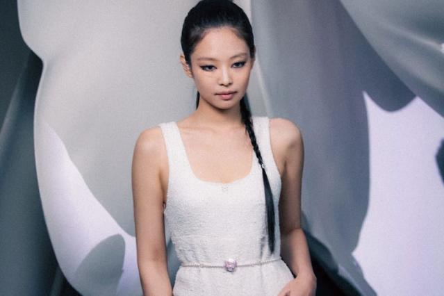 BLACKPINK's Jennie Attends Chanel Paris Show