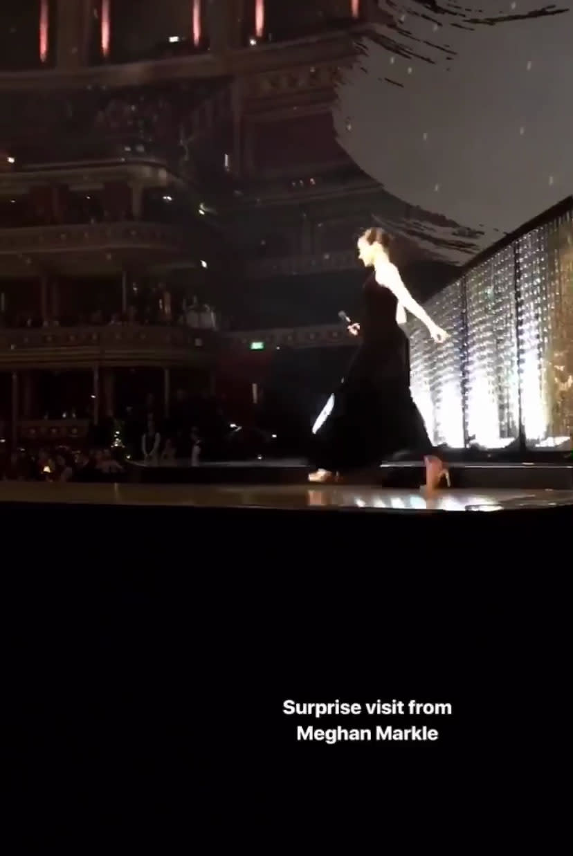 Meghan Markle nearly stumbled as she walked onstage last night at the British Fashion Awards. Photo: Instagram/Niomi Smart