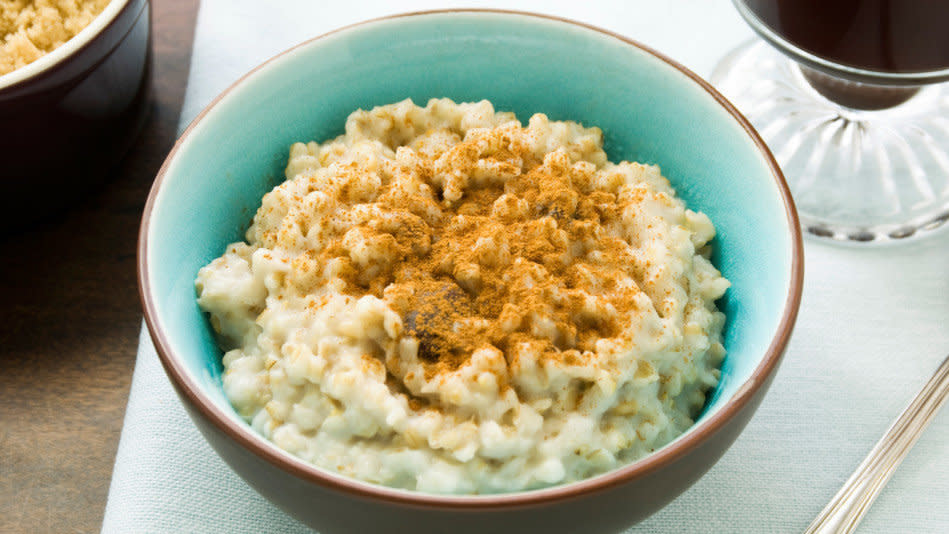 Steel cut oatmeal sprinkled with 1 &frac12; teaspoons loosely packed brown sugar: 6.3 grams. <br /><br />It&rsquo;s tempting to pack down your brown sugar, but you&rsquo;ll end up consuming much more, and you&rsquo;re only fooling yourself.