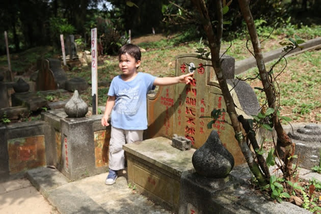 A curious boy raises questions. Do we spot a young potential guide?