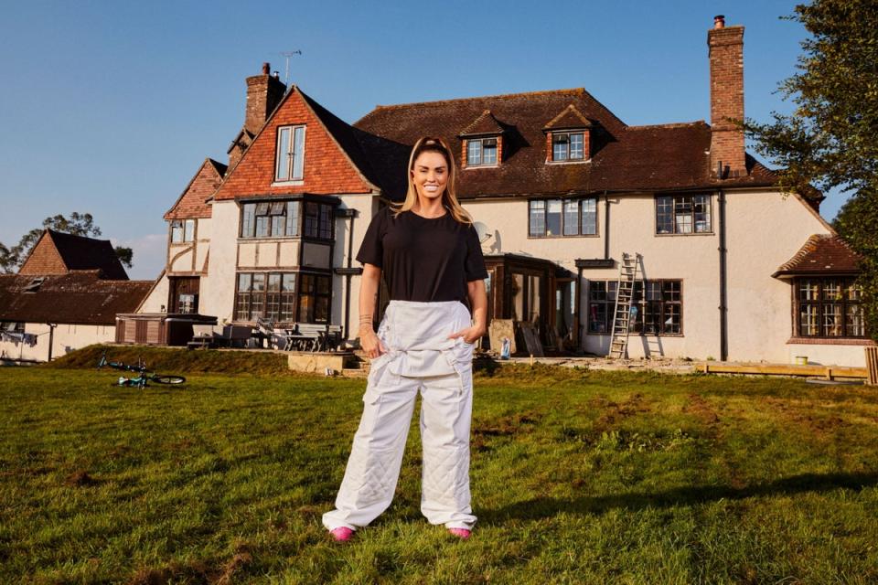 Price hat kürzlich ihre „Mucky Mansion“ mit Hilfe von Channel 4 renoviert, der das Projekt ausstrahlte (Channel 4).
