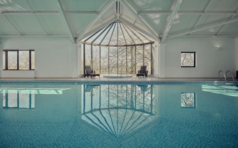 De Mole does not have an indoor water park, but an indoor swimming pool of 20 meters