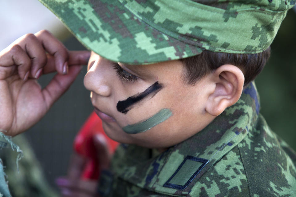 FOTOS | Niño con tumor cancerígeno cumple su sueño de ser 'Soldado por un día'