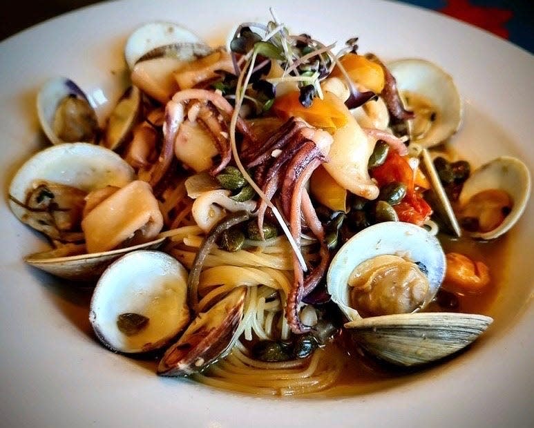 Osteria Italian Seafood will serve dishes like Mussels, Cioppino, Clam & Seafood Pasta and Bucatini Nero.