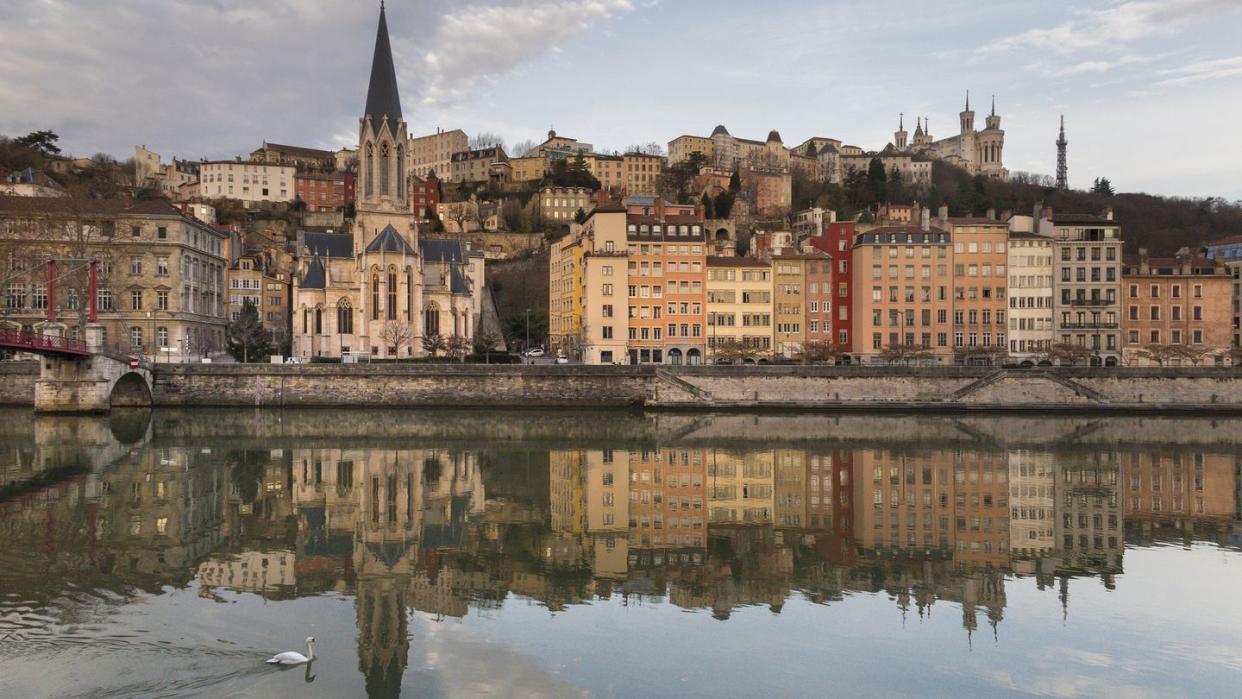 st georges neighbourhood, reflections on the saone