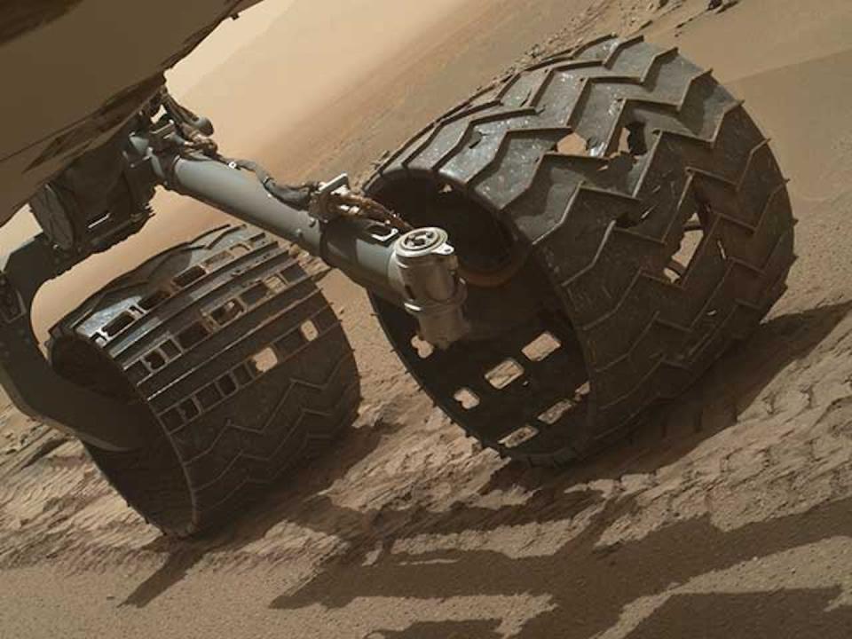 The wheels of the Curiosity rover have taken damage over the years, leaving behind small bits of aluminum. <a href="https://www.nasa.gov/specials/wheels/img/curiosity_tire_damage.jpg" rel="nofollow noopener" target="_blank" data-ylk="slk:NASA/JPL-Caltech;elm:context_link;itc:0" class="link ">NASA/JPL-Caltech</a>