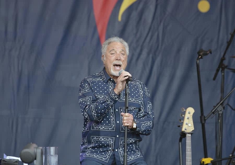 Tom Jones belted out his hits to close the second weekend of the New Orleans Jazz & Heritage Festival 2023. (Andy J. Gordon)