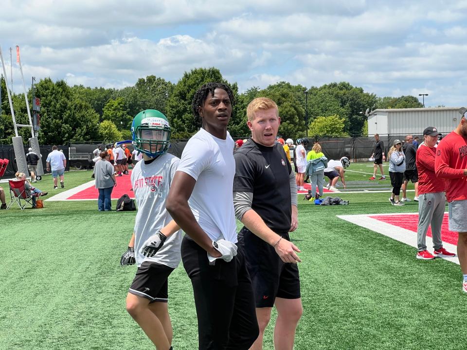 2024 tight end Damarion Witten works out with Ohio State tight ends coach Keenan Bailey at the Buckeyes' recruiting camp.