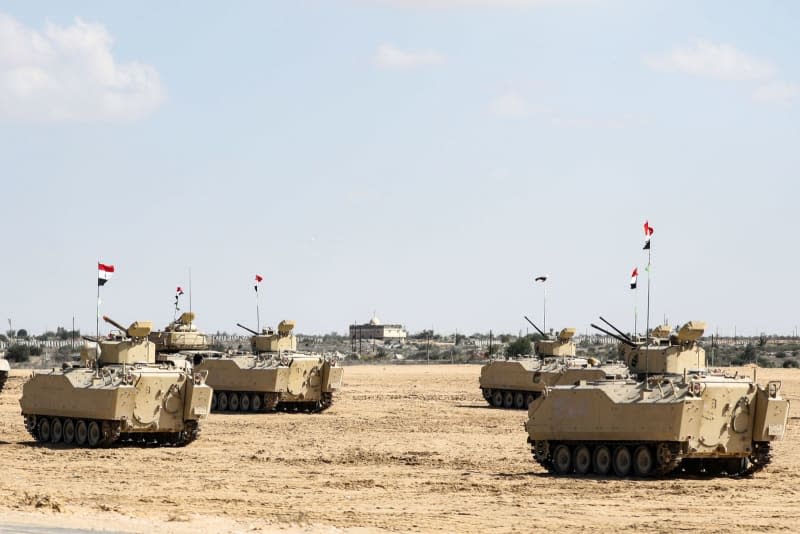 Egyptian Military tanks are seen at the Rafah border crossing between Egypt and the Gaza Strip. Egypt has reinforced its security presence along the border with Gaza, witnesses and a security source told dpa on Monday. Gehad Hamdy/dpa