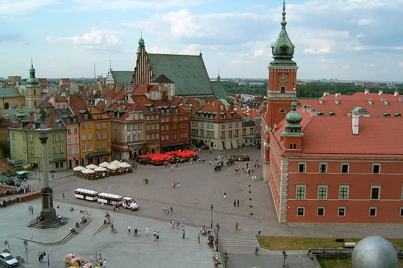<b>Polonia</b>: De todos los países europeos estudiados es el que tiene más confianza en los bancos. Concretamente entre el 40 y el 49% de los polacos aún creen en ellos. En la foto, el Castillo Real de Varsovia.