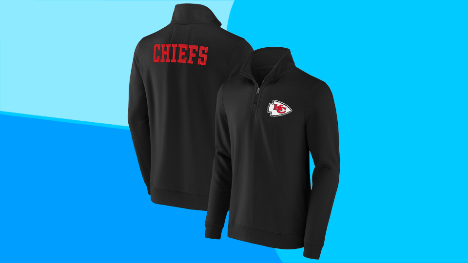 This sleek quarter-zip sweatshirt is great look for any sports enthusiast.