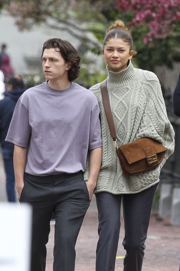 Zendaya y Tom Holland disfrutaron de un día de compras en la ciudad de Boston y se los vio entrar a la tienda Rolex y Cartier en Newbury Street