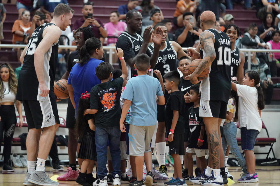 Members of the San Antonio Spurs