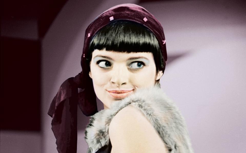 Erkennen Sie sie? Noch vor Nena zeigte Nina Hagen jungen deutschen Sängerinnen, die etwas aus sich machen wollen, wie es geht. Große Fresse, große Auftritte, große Kunst - zumindest in den Augen ihrer zahlreichen Anhänger. So oder so: Ohne sie hätte der weibliche deutsche Pop-Nachwuchs lange niemanden gehabt, zu dem er hätte aufblicken können. (Bild: Amiga Archiv / Herbert Schulze)