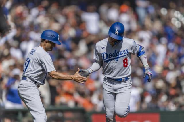 October Red: Dodgers' Turner again delivers with bat, glove