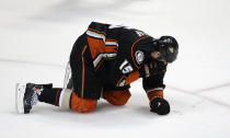 Anaheim Ducks' Ryan Getzlaf bleeds after he was hit in the face by a puck during the third period in Game 1 of the first-round NHL hockey Stanley Cup playoff series against the Dallas Stars on Wednesday, April 16, 2014, in Anaheim, Calif. The Ducks won 4-3. (AP Photo/Jae C. Hong)