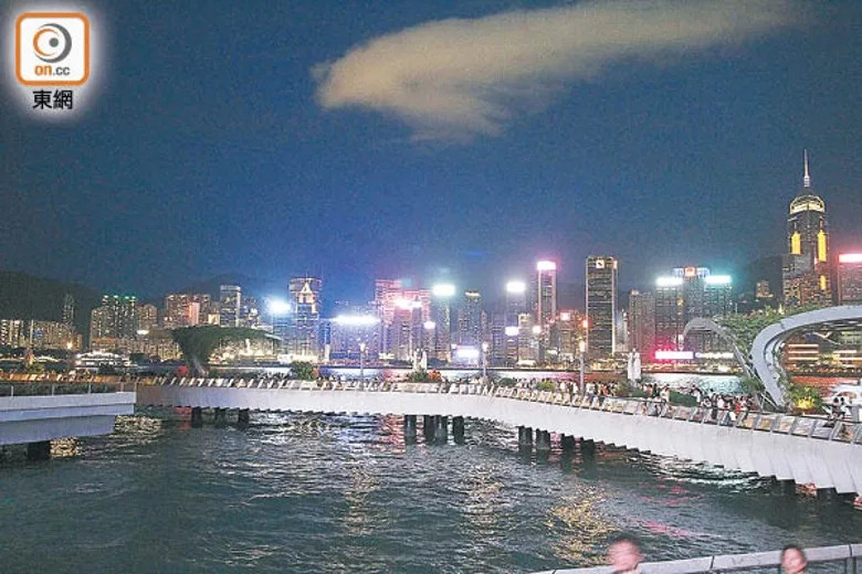 有意見指政府應在旅遊區周邊設立夜市帶動人流。