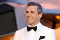 Wenn's schon sein muss, dann soll es "wenigstens" Spaß machen ... "Mad Men"-Star Jon Hamm beschrieb dem "US-Magazine" seine Gefühle beim Dreh von Sexszenen folgendermaßen: "Es gibt einen bestimmten Punkt, an dem du denkst: 'Scheiß drauf, ich bin schon nass. Ich werde nicht weniger nass, also kann ich auch einfach genießen, wie sich das anfühlt.'" (Bild: Eamonn M. McCormack/Getty Images for Paramount Pictures)