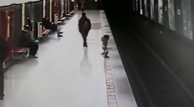 The toddler can be seen in footage launching onto the train tracks.Source: Youtube/ Mondo e Sport