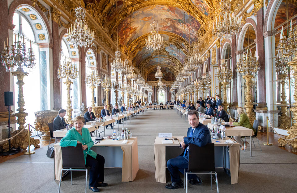 Mit der prunkvolle Kabinettssitzung mit der Kanzlerin in der Spiegelgalerie auf Herrenchiemsee bewies Söder einmal mehr sein Händchen für die Inszenierung (Bild: Peter Kneffel/Pool via Reuters)